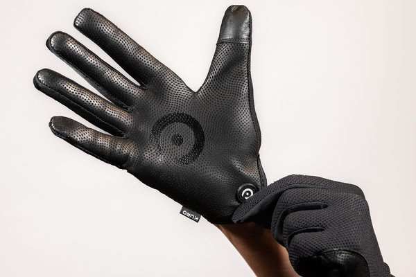 momum KURO Racing Gloves